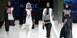 Ujar irwansyah masih dengan wajah paniknya. Ifw 2016 Busana Muslim Etnik Dari 3 Desainer Muda