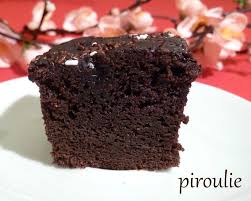 Cette recette de gâteau au chocolat facile et rapide est idéale pour un gros gâteau (ou même 2 en doublant les proportions), à découper en petits pour un gâteau au chocolat très fondant, la recette des fondants au chocolat sans gluten individuels est ici (à réaliser nature ou aux huiles essentielles). Gateau Au Chocolat Nappe Ultra Rapide Et Ultra Simple A Preparer Patisseries Et Gourmandises
