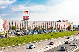 Se amate lo shopping non perdetevi foxtown factory stores mendrisio, il tempio del lusso e dell'eleganza: Not An Outlet Review Of Fox Town Factory Stores Mendrisio Switzerland Tripadvisor