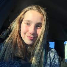 Elaine Blades's Instagram, Twitter & Facebook