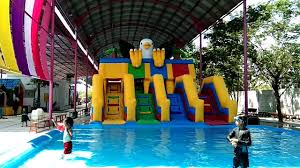Asiknya Bermain Di Istana Balon Kolam Renang Ombak Pelangi Odong Odong Mainan Anak Kecil Song Lily Youtube