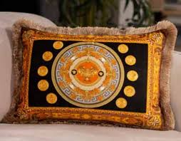 Cuscino in velluto tinta unita, colore oro. Casa Padrino Cuscino Barocco Di Lusso In Velluto Vaso E Monete Nero Oro Marrone 50 X 35 Cm Cuscino Decorativo Stampato Con Frange Accessori Decorativi Barocchi Casa Padrino De