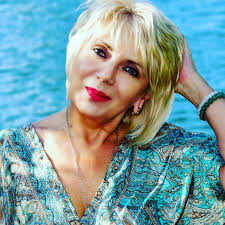 Ageless Chic Magazine (@agelesschicofficial) • Instagram photos and videos