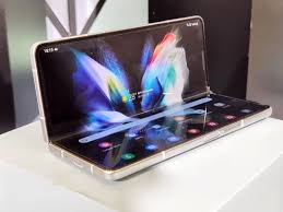 Earn a $200 instant credit for accessories with a preorder. V2mej25vvwpzem