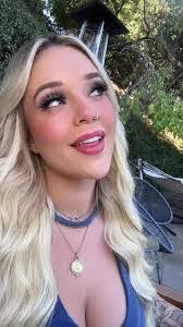 Ashley Raisor's Instagram, Twitter & Facebook