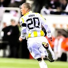 Yaklasik bir yil sonra £7m ye falan alabilirsiniz, azicik da saftır, 8 yillik kontrati, yilda £200000'a imzalar (bkz: Alex De Souza 10 On Twitter Bir Fenerbahce Efsanesi Alexdesouza Fenerbahce