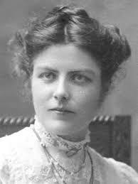 Sarah Acheson's Instagram, Twitter & Facebook