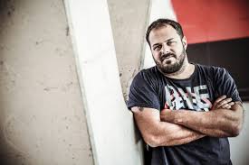 Hraju, zpívám , textuju a skládám, kupuju kytary, ochutnávám víno a rozmazluji svoje děti. Xindl X Nebudu Menit Nazory Jen Proto Abych Neztracel Fanousky Forum24