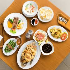 Namun tidak semua tempat makan memiliki cita rasa yang bisa membuat anda puas. Eat With Chat Istana Kuliner Bandungan