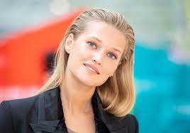 Official profile of german fashion model toni garrn born in hamburg, germany, including biography, photos, fmdcard, sed card, lookbook, portfolio, videos, agencies, magazine covers, advertisements. Toni Garrn Ist Zum Ersten Mal Mutter Geworden Der Spiegel
