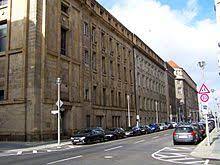 Zu jeder filiale findest du weiterführende informationen, wie adresse, telefonnummer und öffnungszeiten. Gebaudekomplex Der Deutschen Bank Wikipedia