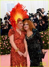 Bette midler poses with daughter bette midlers daughter looks exactly like the legend. Bette Midler Daughter Sophie Von Haselberg Pair Up At Met Gala 2019 Photo 4285737 2019 Met Gala Bette Midler Met Gala Sophie Von Haselberg Pictures Just Jared