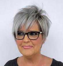 Short Haircut For Fine Hair Over 50 Coupe De Cheveux Chic Coupe De Cheveux Coiffures Cheveux Gris