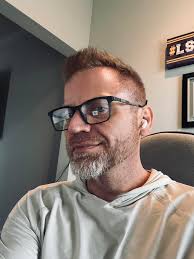 Gamer seeking partner for emotional support and gaming