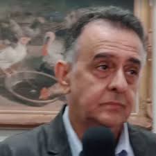 Carlos Alberto Camargo Lima, vice- prefeito de Piraju, assumiu o cargo de  prefeito nesta terça 13/08 .Após passar pela Câmara ele deu entrevista  coletiva no gabinete da Prefeitura às 9h30. Ele deverá