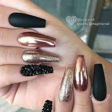 Espero que estén teniendo bonita semana, les dejo este video y espero que lo disfruten, en el siguiente video vamos a ver las puntas que nos ha. Pin De Erikita Morales En Unas Acrilicas Manicura De Unas Unas Negras Con Dorado Unas Acrilicas Doradas