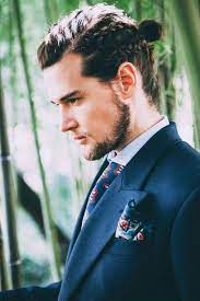 Les Coupes De Cheveux Pour Hommes Qui Font Craquer Les Filles Coiffure Homme Long Cheveux Long Homme Modele Coiffure Homme