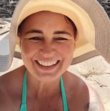 Good morning everyone. I'm looking for recommendations for an exceptional  tattoo artist/s. Realism for a turtle and whale. And someone who  specialises in mandelas. Please and thank you 😊