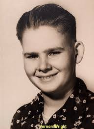 Elijah Tuttle's Instagram, Twitter & Facebook