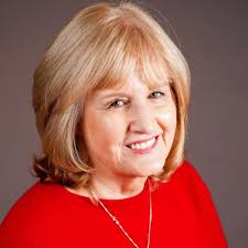 Barron Trump was the only member of the Trump family to purposefully walk  over and shake both former-President Biden and former-Vice President  Harris's hands.