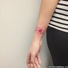 Sườn xám có nhiều kiểu tay áo khác nhau thay đổi tùy theo thời kỳ và cũng được mặc tùy theo dịp. 59 199 Hinh XÄƒm Ä'áº¹p á»Ÿ Cá»• Tay Má»›i Nháº¥t Hiá»‡n Nay Nhin Ngay Ngáº¥t Y TÆ°á»Ÿng Hinh XÄƒm Ä'áº¹p Hinh XÄƒm XÄƒm