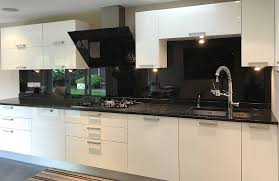 Glass splashbacks are fantastic against shake styled kitchens. The Best Glass Splashbacks For Black And White Kitchens
