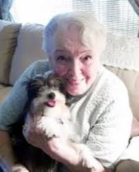 Elizabeth Knapp's Instagram, Twitter & Facebook