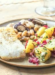 Loup De Mer Aux Haricots Blancs Et Salade De Pommes De Terre Au Radicchio Salade Pomme De Terre Cuisine Poisson Alimentation