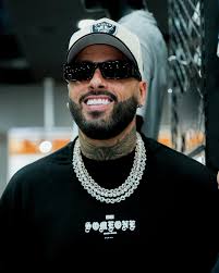 NickyJam for @MJManiaJeans📍