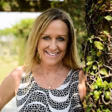 Lisa Samuelsen's Instagram, Twitter & Facebook