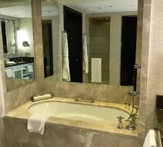 Sitzecke und einen großzügigen arbeitsschreibtisch. Hotelbilder Palazzo Versace Dubai Dubai Holidaycheck