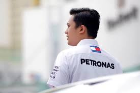 Dalam banyak sebab, inilah antara alasan paling kukuh dan teknikal tentang kenapa penunggang malaysia pakai jaket terbalik. Petronas F1 Shirt