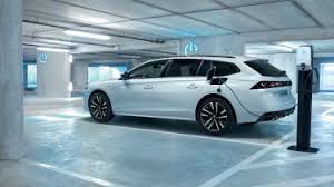 El 508 hybrid se puede pedir con los niveles de equipamiento allure, gt line y gt. Peugeot 508 Hybrid Order Books Open For Plug In Fastback And Estate Drivingelectric