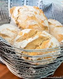 Knusprige Dinkelbrotchen Zum Fruhstuck Rezept Brot Selber Backen Rezept Dinkelbrotchen Rezept Brot Backen Rezept Einfach