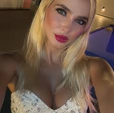 Elizabeth Loaiza's Instagram, Twitter & Facebook