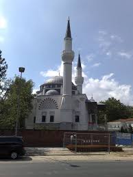 Türk şehitliği, yalnızca osmanlı türk subayları ya da devlet adamlarına değil arap, kazak, pakistanlı, i̇ranlı, kırımlı, filistinli, tunuslu müslümanlara da ev sahipliği yapıyor. Turk Sehitlik Camii Almanya Berlin Mapio Net