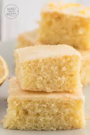 Wer einen hohen kuchen haben möchte kenne backenmachtglücklich von instagram. Zitronenkuchen Saftiger Kuchen Vom Blech Backen Macht Glucklich