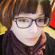 セプタムおばさん ストールを巻く ボディピアス bodypiercing セプタム セプタム japanese セプタム セプタムピアス ボディピアス
