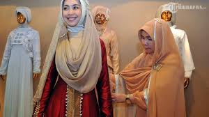 Lewat perannya, wanita pemilik nama lengkap oki setiana dewi ini memperoleh 2 anugerah sekaligus dari indonesian movie awards 2010. Hanya Oki Setiana Dewi Perempuan Yang Dikenalkan Rio Pada Keluarganya Tribunnews Com Mobile