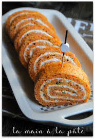 Roule A La Tomate Et Fromage Ail Et Fines Herbes Tomate Et Fromage Recette Apero Facile Tomates
