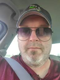 New to the dating scene. Send me a message if interested. Let's chat.