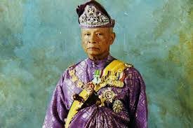 Sultan salahuddin mangkat pada 2001 dan takhta sultan selangor diduduki oleh putera baginda sultan sharafuddin idris shah sehingga kini. Sultan Ahmad Shah Mangkat Mantan Sultan Pahang Zikri Husaini