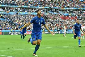 Difficile de dire qui les bleus trouveront sur leur chemin au a l'inverse, une qualification de l'islande donnerait lieu à un quart de finale fermé, à l'image des rencontres disputées par les bleus depuis le début du tournoi. Euro 2016 L Italie Elimine L Espagne Et Affrontera L Allemagne En Quarts Radio1 Tahiti