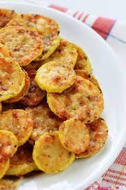 Baked Parmesan Yellow Squash Rounds Are An Easy And Delicious Summer Side Dish Requiring Just Two Ingredients Yel Yellow Squash Recipes Squash Recipes Recipes
