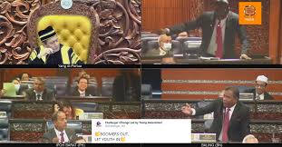 Seramai 222 orang dari 222 ahli dewan telah mengangkat sumpah jawatan. Racist Sexist And Uncivil Boomer Politicians Anger Malaysian Youths To Start A Movement Culture