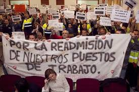 Una protesta de trabajadores municipales profana un altar de Semana Santa |  elmundo.es