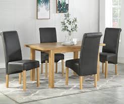 Sesuai trend di zaman sekarang banyak konsumen keluarga muda yang lebih menyukai produk furniture dengan. Set Kursi Makan Minimalis Mewah Sandaran Tinggi Sobat Furniture