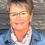 Debbie Saari's Instagram, Twitter & Facebook