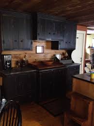 Love These Distressed Kitchen Cabinets In Black Primitive Kitchens Primitive Kitchen Primitive Kitchen Cabinets Country Kitchen Cabinets Primitive Kitchen