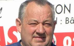 Vitrine. Marcel Lucas dans le parc d'activités de Kerguiniou